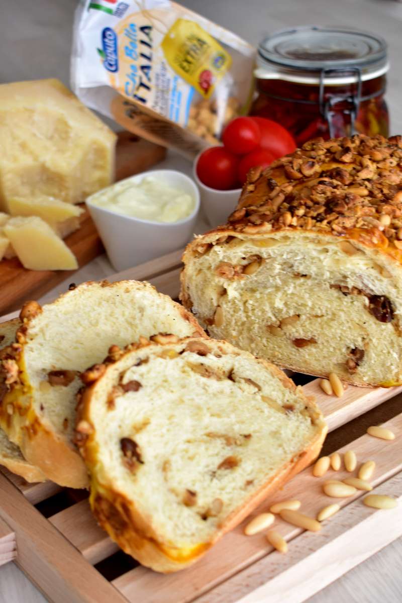 Ricetta pan brioche allo yogurt con nocciole e pinoli