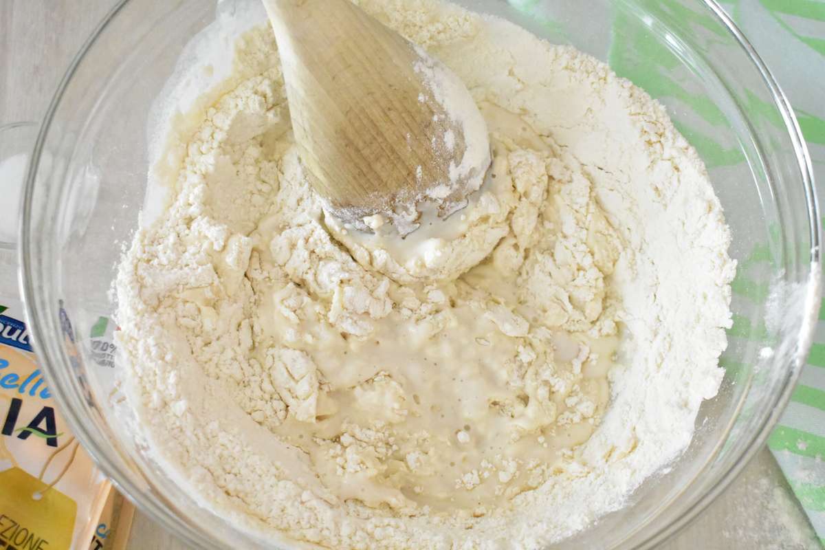 Ricetta pan brioche allo yogurt con nocciole e pinoli