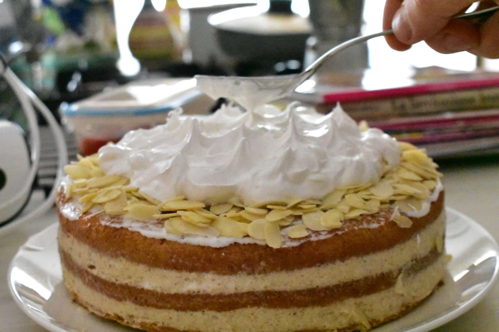 Ricetta Torta alle Mandorle con Crema di Mascarpone e Nocciole