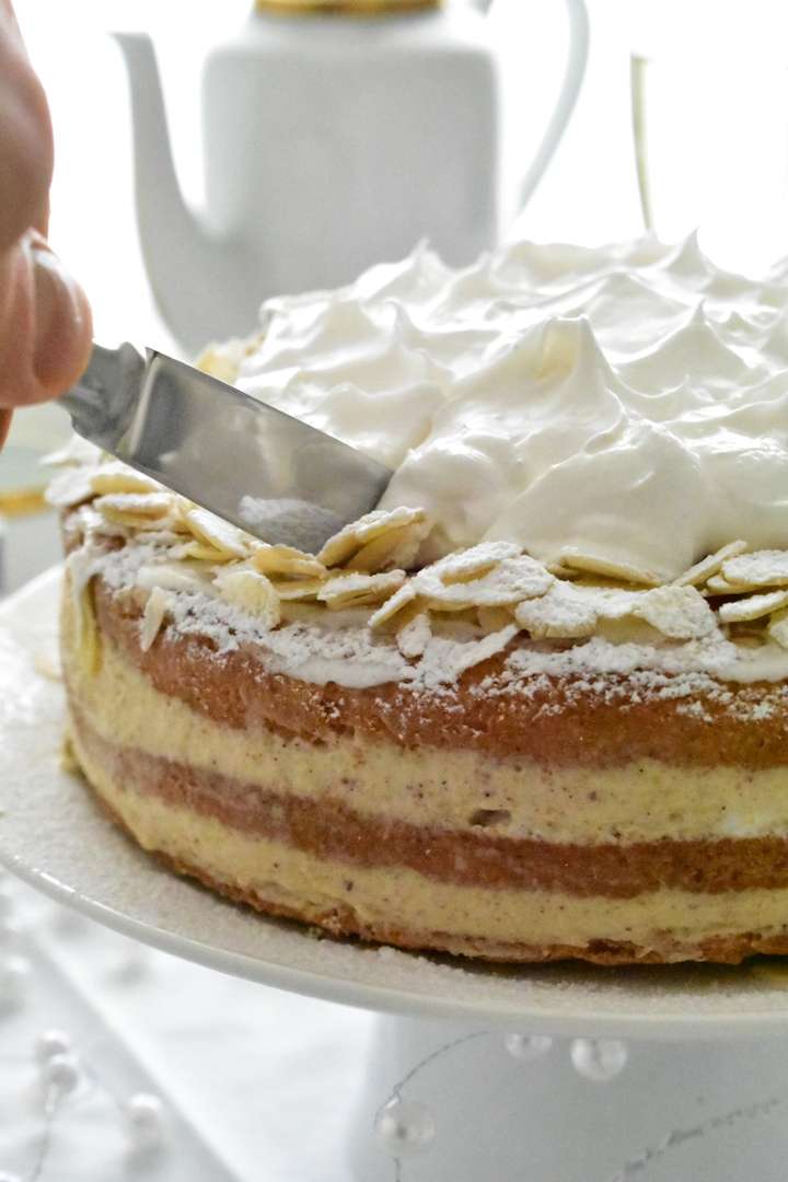 Ricetta Torta alle Mandorle con Crema di Mascarpone e Nocciole